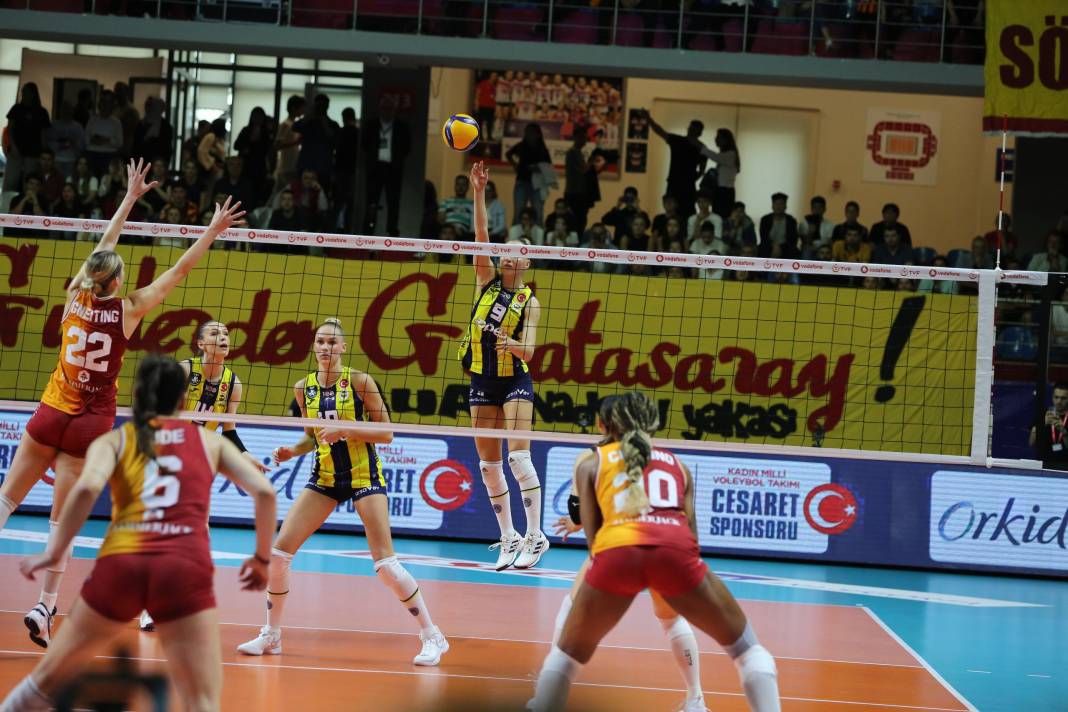 Fenerbahçe derbide Galatasaray'ı devirdi. Maçtan müthiş fotoğraflar 19